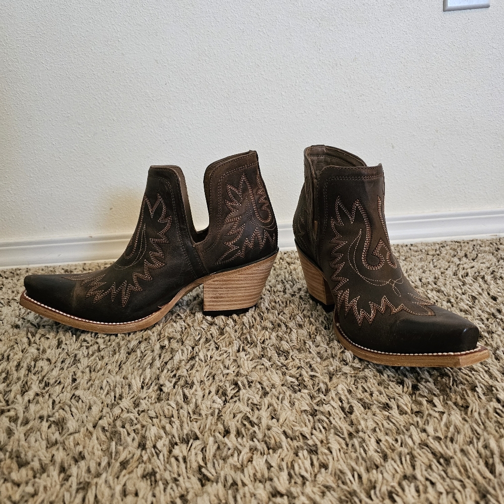 Ariat Dixon Snip Toe Booties - Sz 9.5